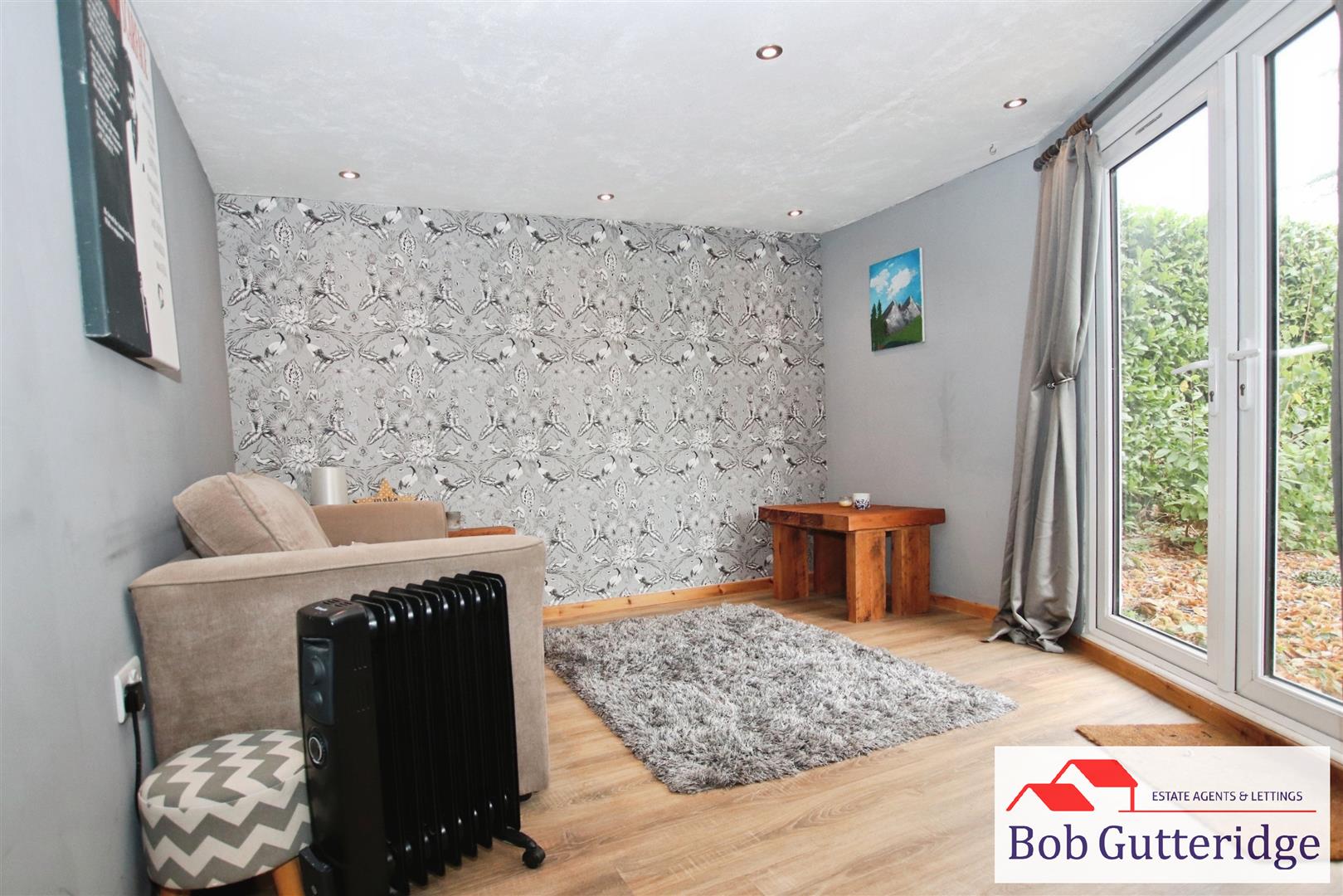 SUMMER HOUSE / HOME BAR